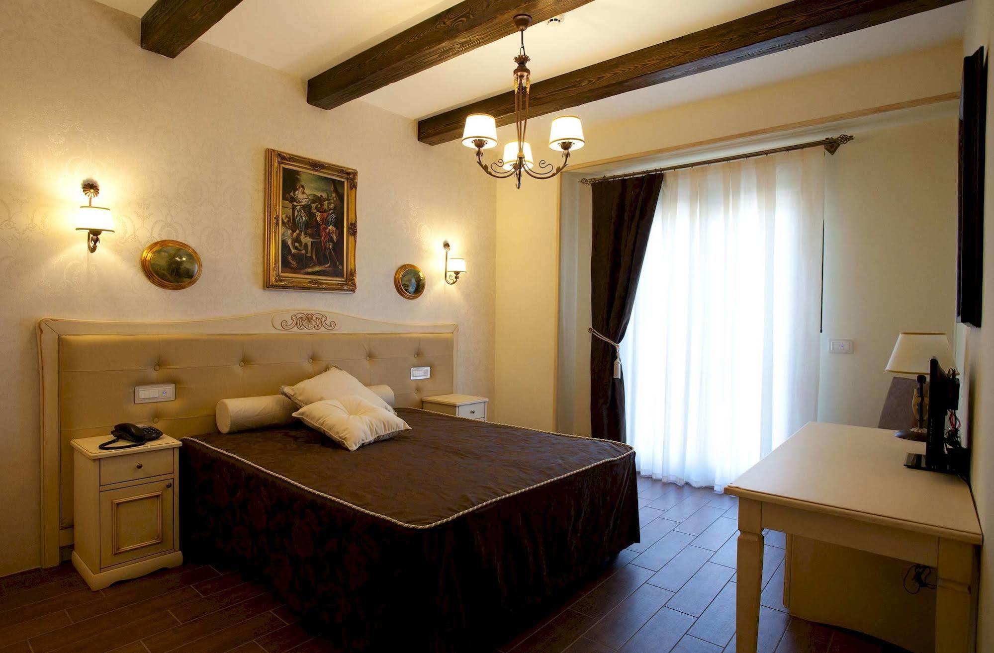 Hotel Villa Clementina สกาฟาติ ภายนอก รูปภาพ